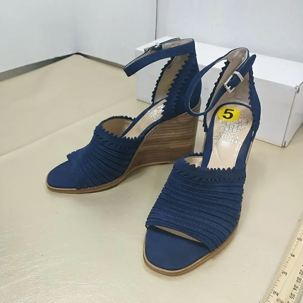 Vince Camuto Dovina Heels Woman's SZ 5M Blue . Condition is Pre-owned